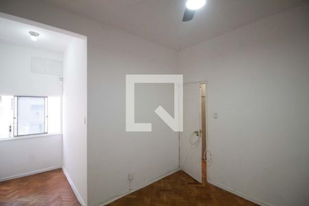 Quarto 1 de apartamento para alugar com 2 quartos, 45m² em Copacabana, Rio de Janeiro