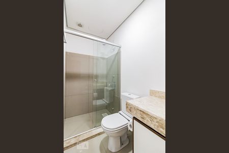 banheiro de kitnet/studio para alugar com 1 quarto, 42m² em Menino Deus, Porto Alegre