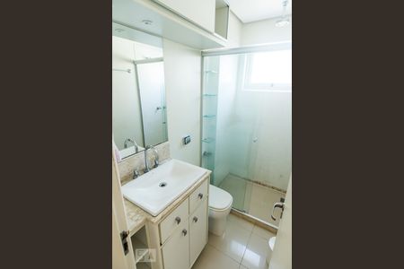 Banheiro de apartamento para alugar com 2 quartos, 50m² em Auxiliadora, Porto Alegre