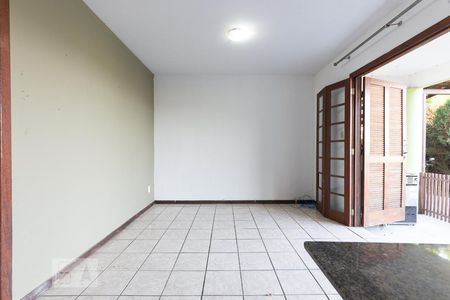 Sala e cozinha de casa de condomínio para alugar com 1 quarto, 55m² em Lagoa da Conceição, Florianópolis