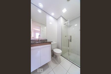 Banheiro  de apartamento à venda com 2 quartos, 50m² em Vila Pires, Santo André