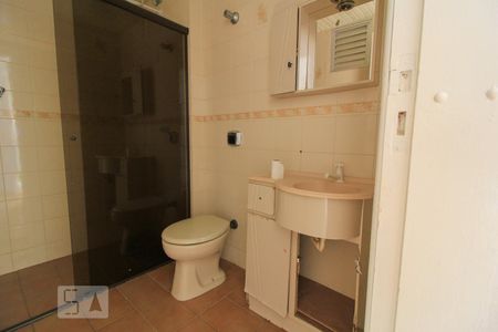 Banheiro de apartamento para alugar com 2 quartos, 53m² em Hauer, Curitiba