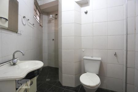 Banheiro de kitnet/studio para alugar com 1 quarto, 30m² em Centro, São Paulo