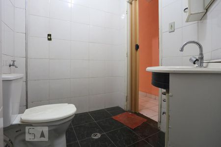 Banheiro de kitnet/studio para alugar com 1 quarto, 30m² em Centro, São Paulo