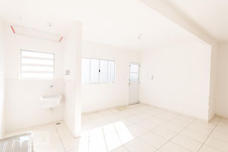 Sala e cozinha de casa de condomínio para alugar com 2 quartos, 55m² em Ipiranga, São Paulo