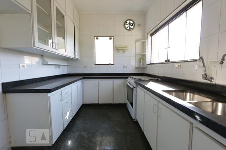 cozinha de casa para alugar com 4 quartos, 340m² em Vila Sônia, São Paulo