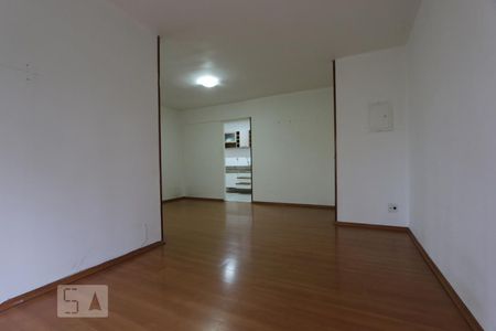 sala de apartamento para alugar com 3 quartos, 75m² em Jardim Londrina, São Paulo