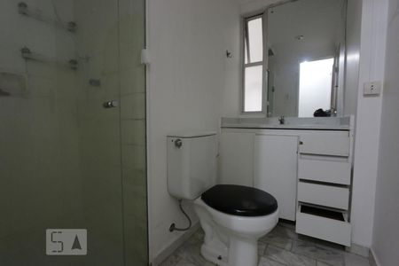 banheiro de apartamento para alugar com 3 quartos, 75m² em Jardim Londrina, São Paulo