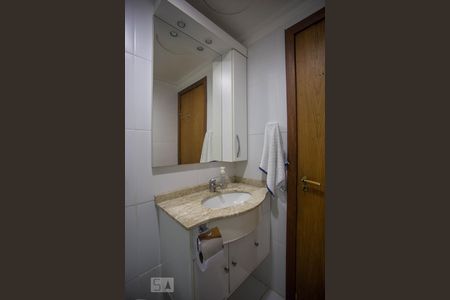 Banheiro de apartamento à venda com 1 quarto, 52m² em Partenon, Porto Alegre