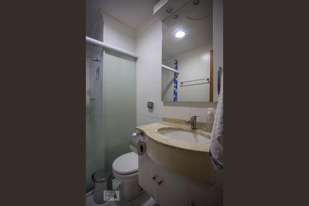 Banheiro de apartamento à venda com 1 quarto, 52m² em Partenon, Porto Alegre