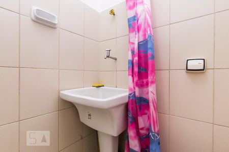 Banheiro de kitnet/studio para alugar com 1 quarto, 16m² em Centro, Rio de Janeiro