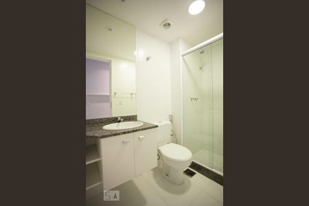 Banheiro de apartamento para alugar com 2 quartos, 60m² em Badu, Niterói