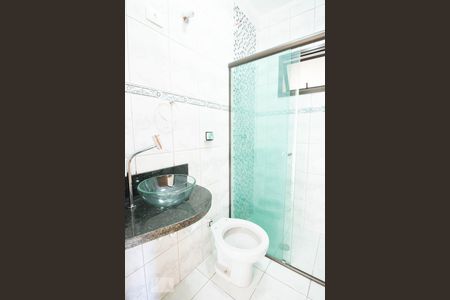 Banheiro  de apartamento à venda com 2 quartos, 68m² em Vila Eldízia, Santo André