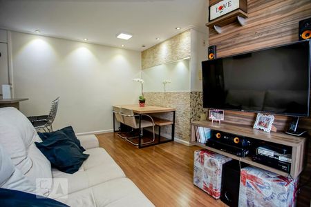 Sala de apartamento à venda com 2 quartos, 52m² em Rua Eugênio de Freitas, São Paulo
