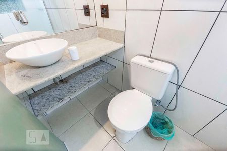 Banheiro social de casa de condomínio à venda com 2 quartos, 85m² em Vargem Grande, Rio de Janeiro