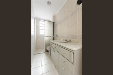 Banheiro de apartamento à venda com 2 quartos, 75m² em Rio Branco, Porto Alegre