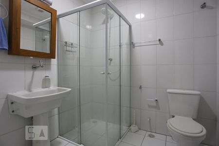 Banheiro de kitnet/studio para alugar com 1 quarto, 32m² em Centro, São Paulo