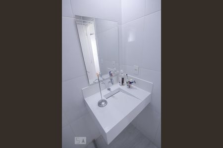 Banheiro Social de apartamento para alugar com 3 quartos, 65m² em Água Branca, São Paulo