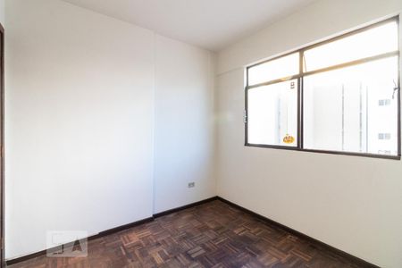 Quarto 1 de apartamento para alugar com 2 quartos, 50m² em Rebouças, Curitiba