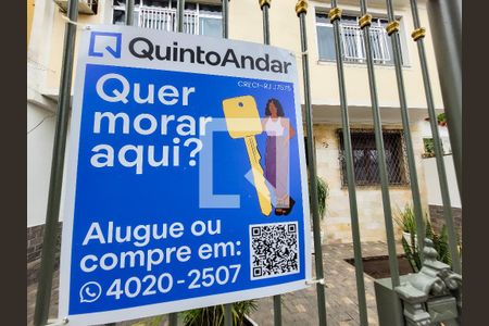 Placa QuintoAndar instalada na fachada do imóvel de casa à venda com 3 quartos, 184m² em Abolição, Rio de Janeiro