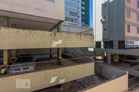 Vista Sala  de apartamento para alugar com 2 quartos, 95m² em Santo Antônio, Belo Horizonte