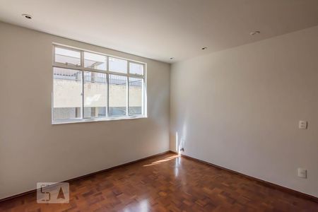 Sala  de apartamento para alugar com 2 quartos, 95m² em Santo Antônio, Belo Horizonte