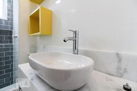 Banheiro de kitnet/studio à venda com 1 quarto, 37m² em Vila Gomes, São Paulo