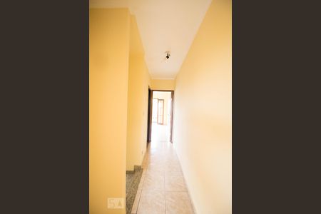 Corredor de casa à venda com 3 quartos, 175m² em Vila Eldízia, Santo André