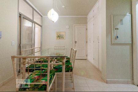 Sala de apartamento à venda com 3 quartos, 147m² em Vila Itapura, Campinas