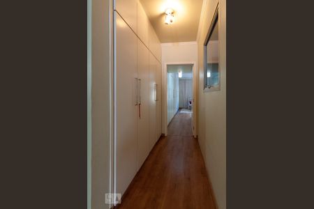 Corredor de apartamento à venda com 3 quartos, 147m² em Vila Itapura, Campinas