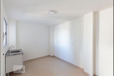 Sala e cozinha de casa para alugar com 1 quarto, 30m² em Vila do Encontro, São Paulo