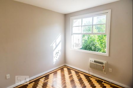 Quarto 1 de apartamento para alugar com 2 quartos, 65m² em Petrópolis, Porto Alegre