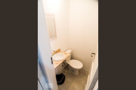 Lavabo de apartamento para alugar com 2 quartos, 65m² em Petrópolis, Porto Alegre