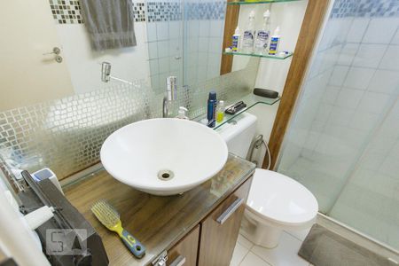Banheiro de apartamento para alugar com 2 quartos, 54m² em Jacarepaguá, Rio de Janeiro