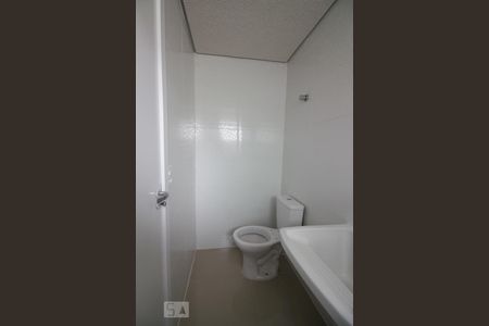 Banheiro de kitnet/studio para alugar com 1 quarto, 33m² em Bairro Alto, Curitiba