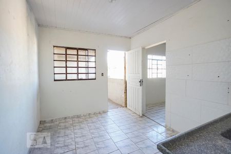 Sala e cozinha de casa para alugar com 1 quarto, 50m² em Parque Císper, São Paulo