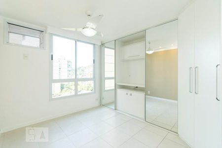 Suíte de apartamento à venda com 2 quartos, 74m² em Santa Rosa, Niterói