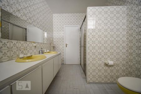 Casa para alugar com 700m², 4 quartos e 3 vagas Casa para alugar com 700m², 4 quartos e 3 vagasBanheiro