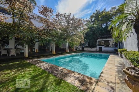 Casa para alugar com 700m², 4 quartos e 3 vagas Casa para alugar com 700m², 4 quartos e 3 vagasPiscina