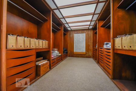 Casa para alugar com 700m², 4 quartos e 3 vagas Casa para alugar com 700m², 4 quartos e 3 vagasCloset da Suíte 1