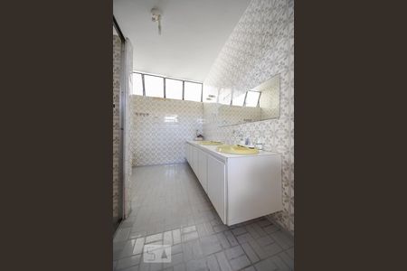 Casa para alugar com 700m², 4 quartos e 3 vagas Casa para alugar com 700m², 4 quartos e 3 vagasBanheiro