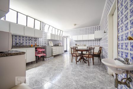 Casa para alugar com 700m², 4 quartos e 3 vagas Casa para alugar com 700m², 4 quartos e 3 vagasCozinha