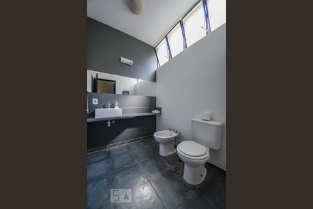 Casa para alugar com 700m², 4 quartos e 3 vagas Casa para alugar com 700m², 4 quartos e 3 vagasBanheiro externo 3