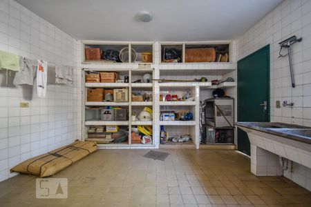 Casa para alugar com 700m², 4 quartos e 3 vagas Casa para alugar com 700m², 4 quartos e 3 vagasÁrea de serviço (edícula)