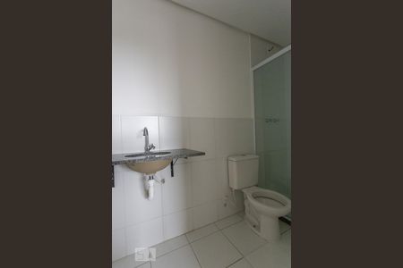 Banheiro de apartamento à venda com 2 quartos, 52m² em Nonoai, Porto Alegre