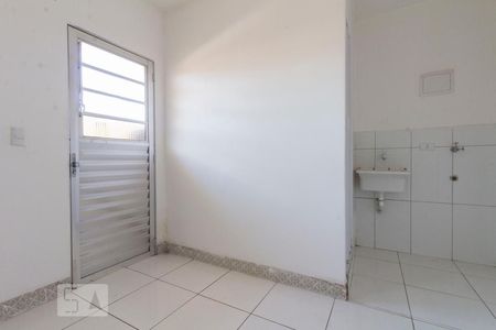 Cozinha de casa para alugar com 1 quarto, 20m² em Vila Ré, São Paulo