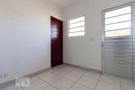 Cozinha de casa para alugar com 1 quarto, 20m² em Vila Ré, São Paulo