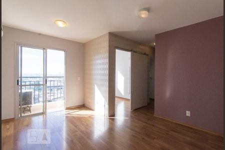 Sala de apartamento para alugar com 3 quartos, 69m² em Piqueri, São Paulo