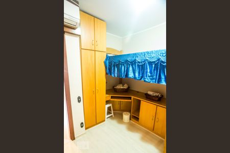 Quarto 2 de apartamento para alugar com 3 quartos, 75m² em Chácara das Pedras, Porto Alegre