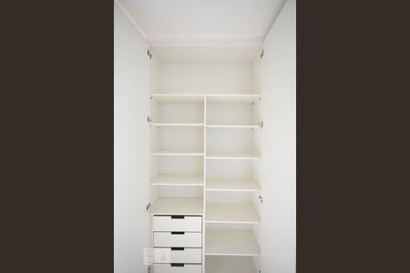 Armário do Quarto de apartamento para alugar com 2 quartos, 70m² em Ferreira, São Paulo
